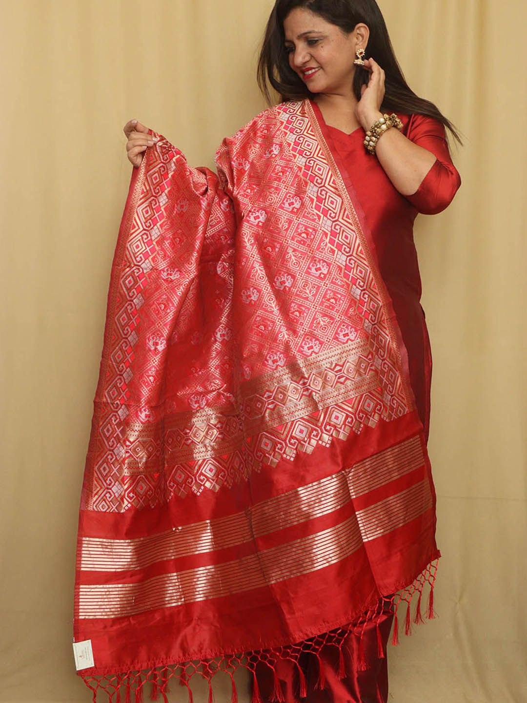 

Luxurionworld Woven Design Dupatta, Pink