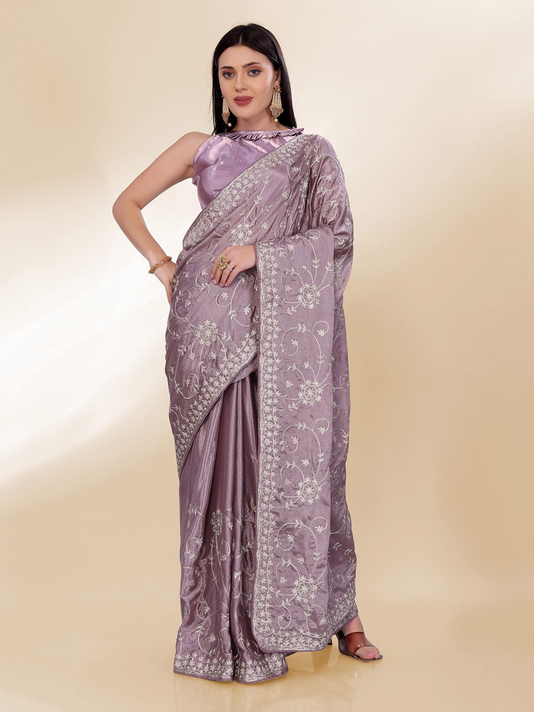 

VAIRAGEE Embellished Embroidered Saree, Lavender
