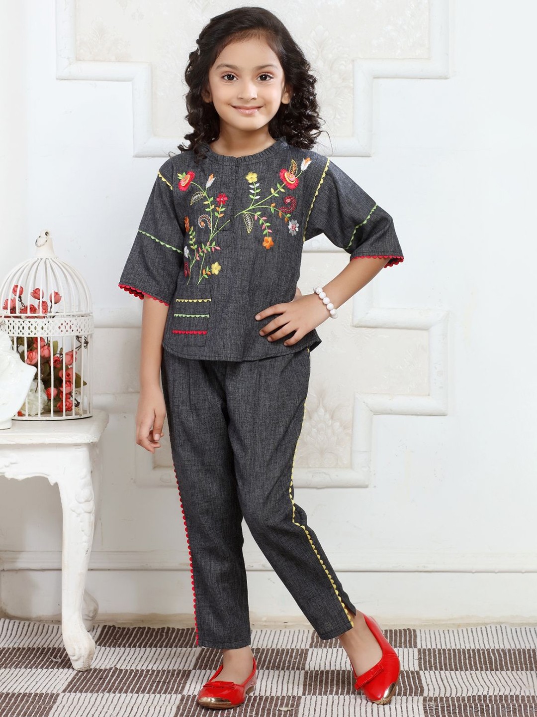 

Lei-Chie Girls Embroidered Round Neck Linen Top With Trousers, Black