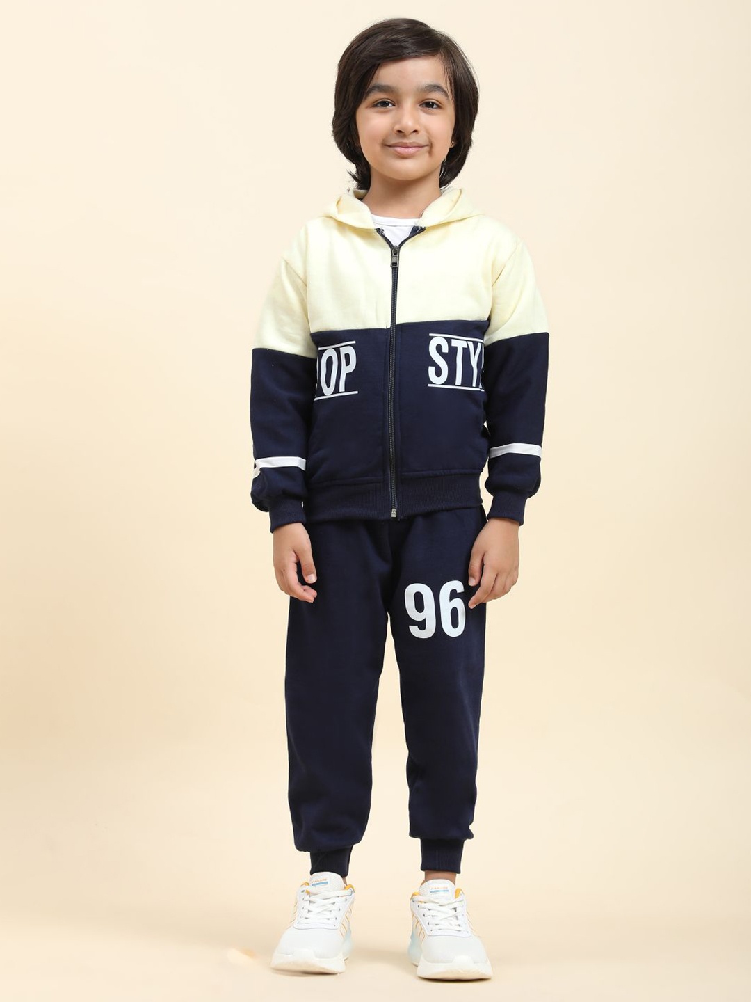 

MAYNEISHA Kids Colourblocked Hooded Sweatshirt With Joggers, Blue