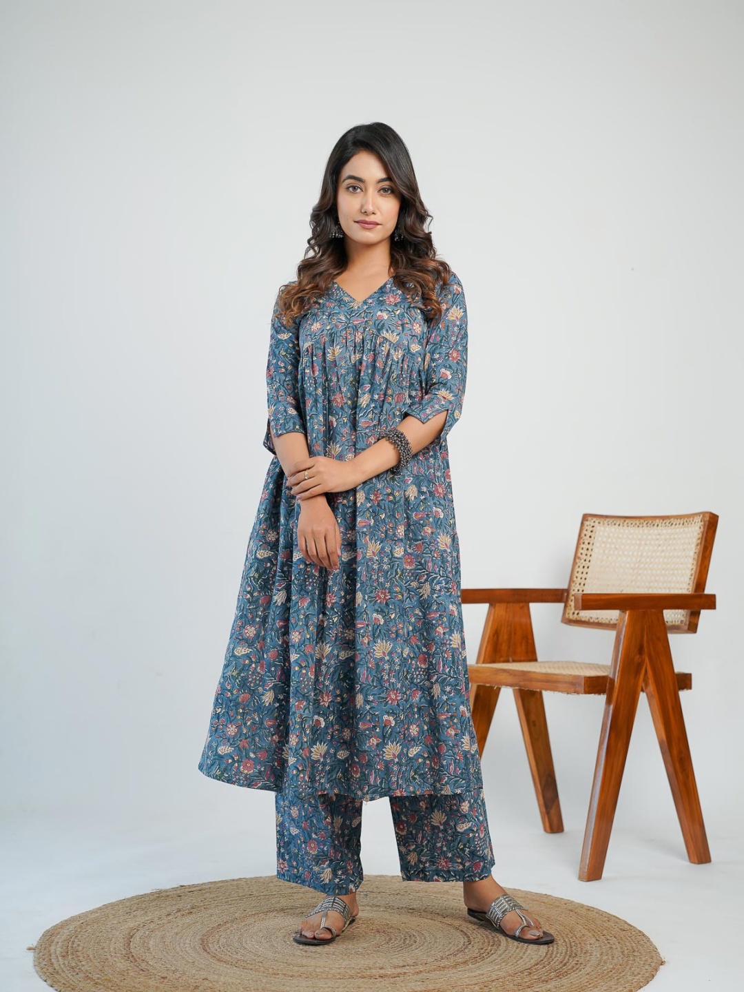 

GOODHAND Women Floral Printed Regular Pure Cotton Kurta with Trousers, Blue