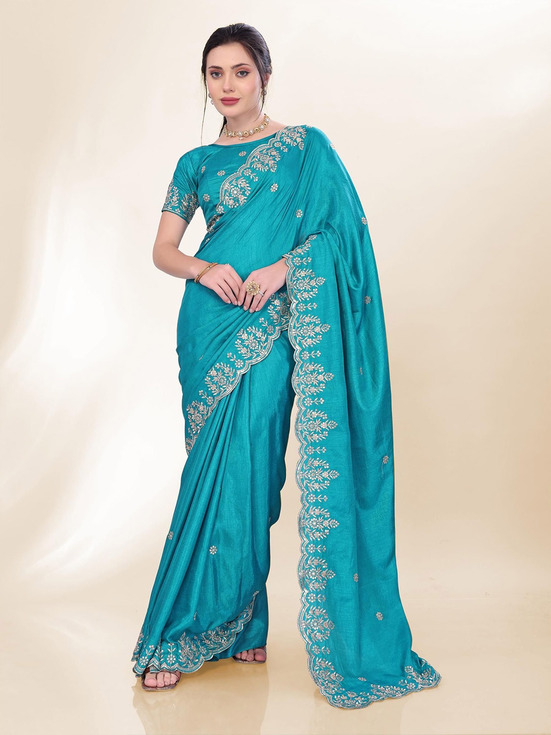 

VAIRAGEE Embellished Embroidered Saree, Turquoise blue