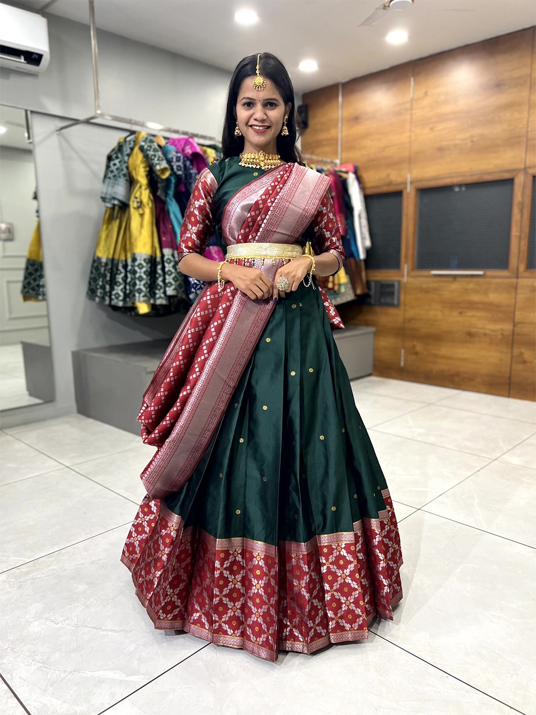

Payu Semi-Stitched Lehenga & Unstitched Blouse With Dupatta, Green