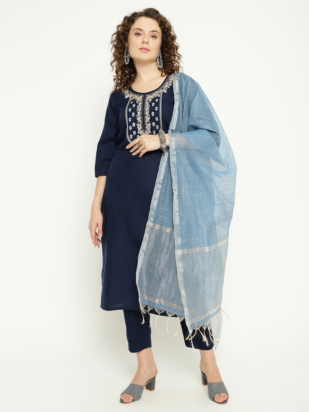 

AURIELLA Women Ethnic Motifs Embroidered Regular Thread Work Kurta with Trousers & With Dupatta, Navy blue