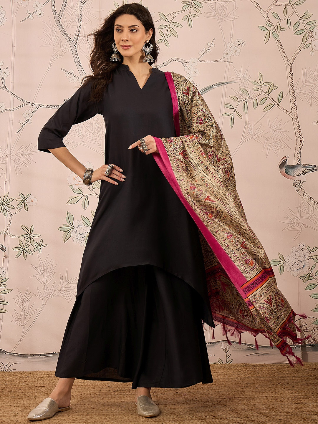 

InWeave Women Regular Kurta with Palazzos & With Dupatta, Grey