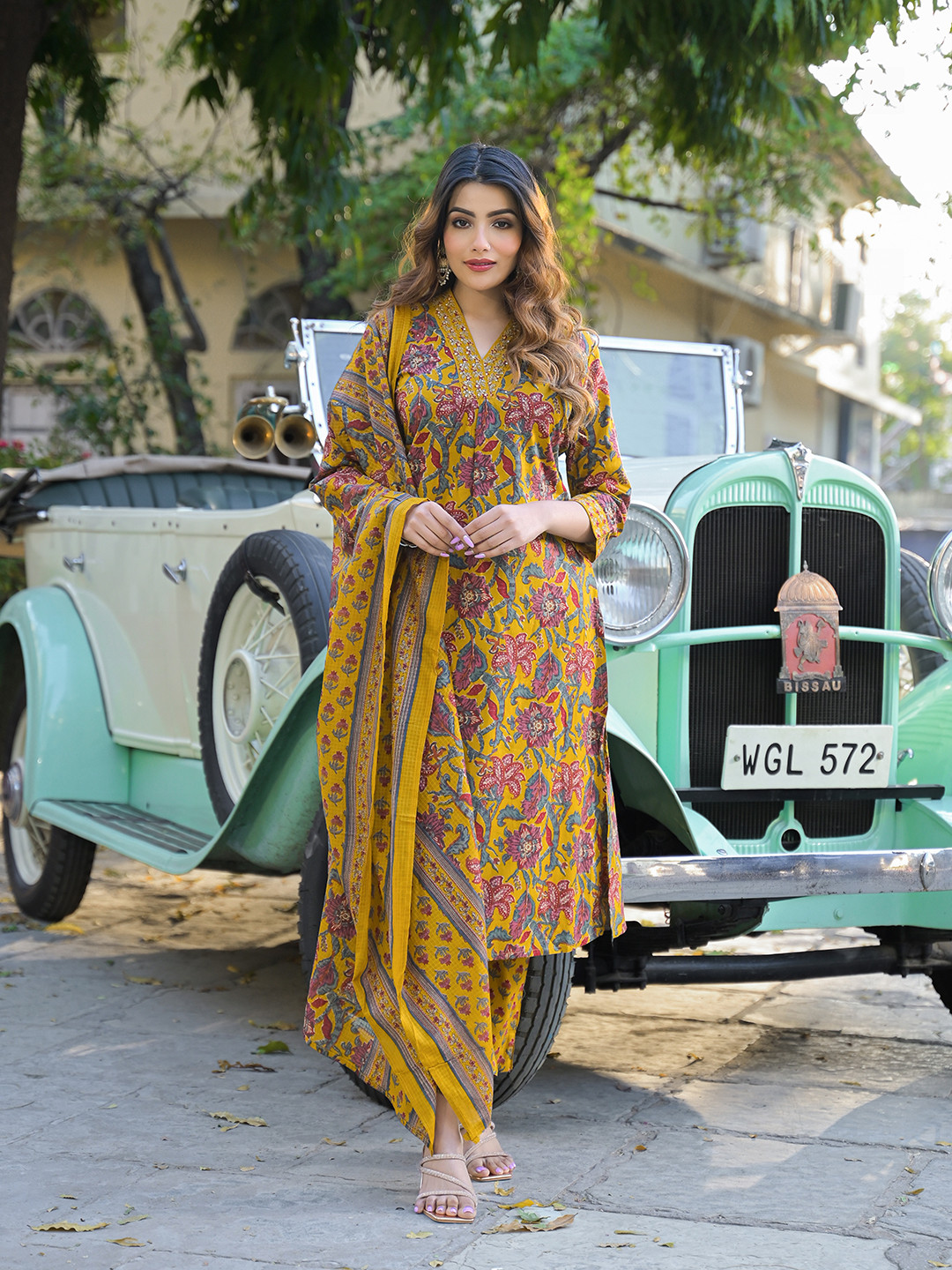

Divena Women Floral Printed Regular Sequinned Pure Cotton Kurta with Trousers & With Dupatta, Yellow