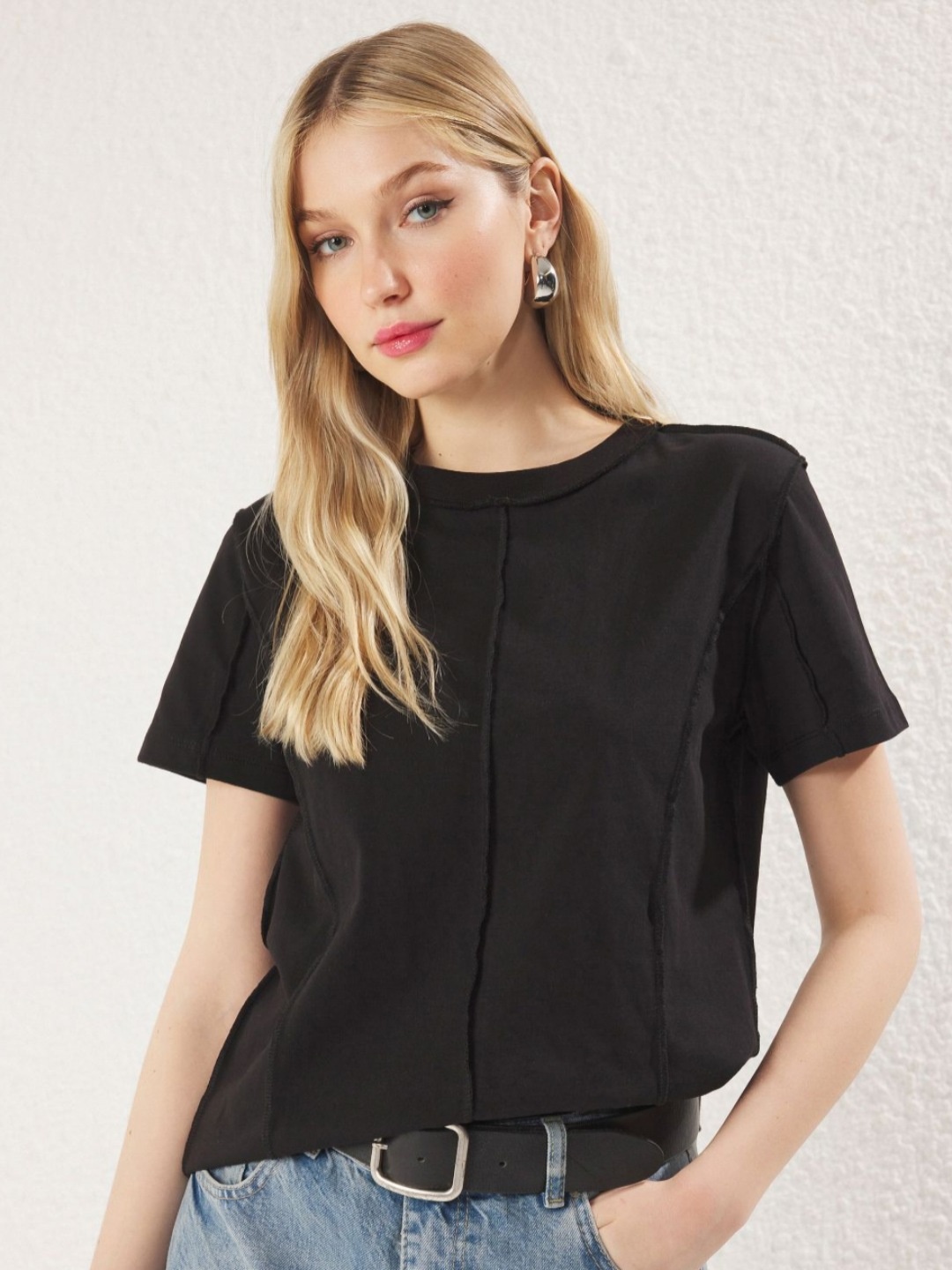

Trendyol Women Floral Drop-Shoulder Sleeves Pockets T-shirt, Na