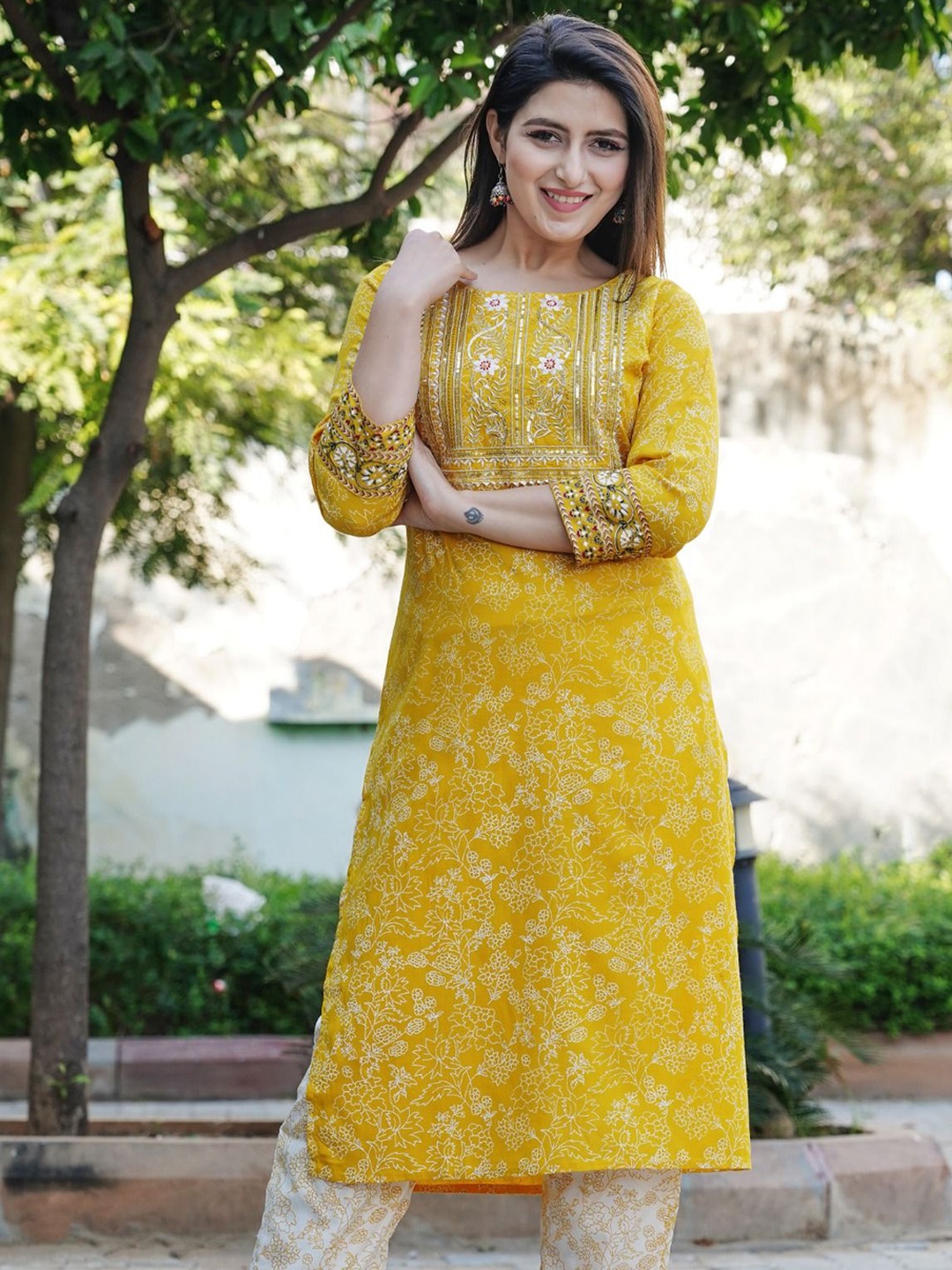 

Aasira Women Floral Printed Regular Gotta Patti Kurta with Trousers, Yellow