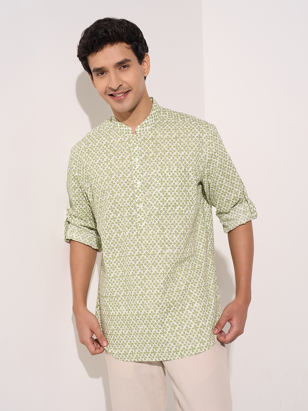 

indus route by Pantaloons Men Geometric Embroidered Thread Work Pathani Kurta, Olive