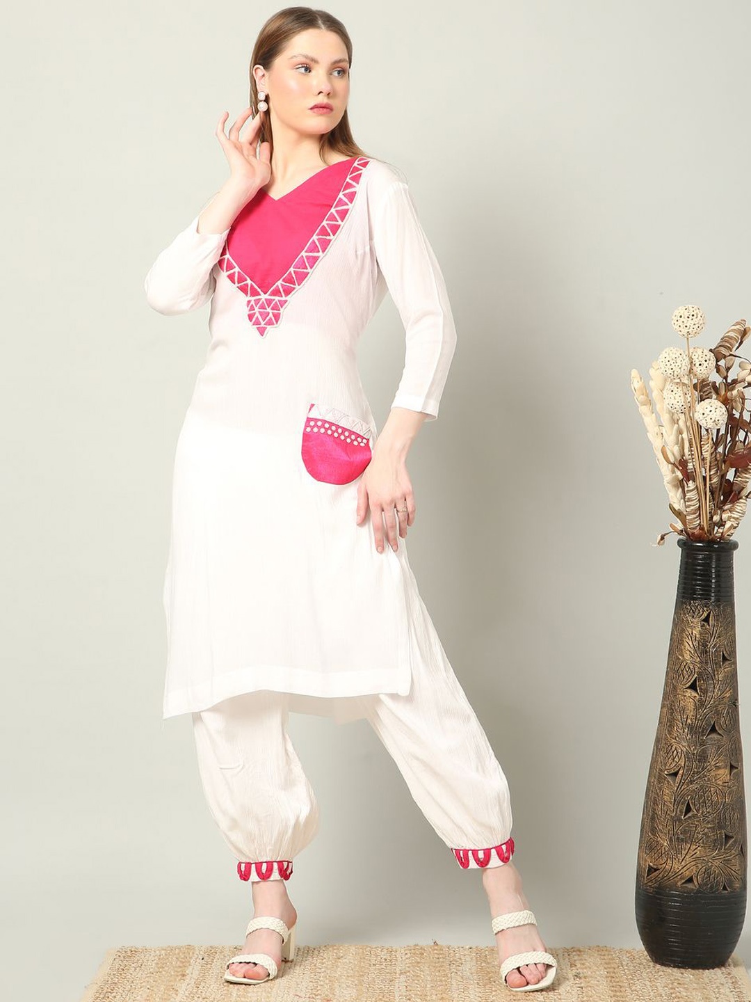 

GEETUES Printed Round Neck Top With Trousers Co-Ords Set, White