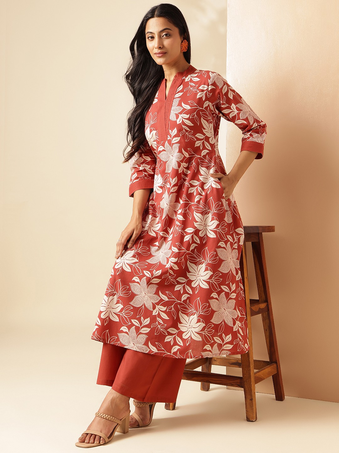 

Vbuyz Women Floral Printed Regular Pure Cotton Kurta with Palazzos, Rust