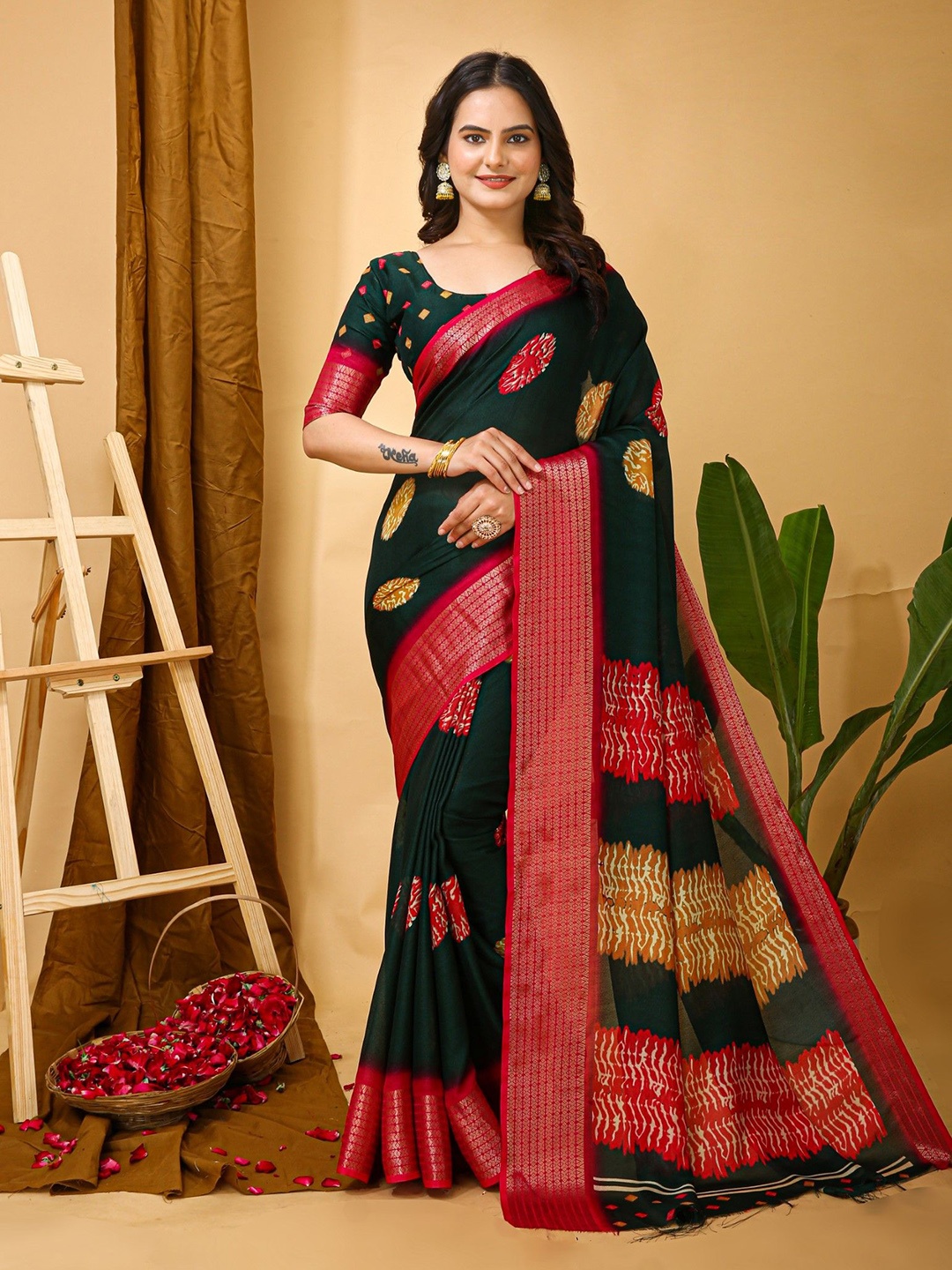 

Rangtulika Ethnics Floral Zari Silk Cotton Saree, Green