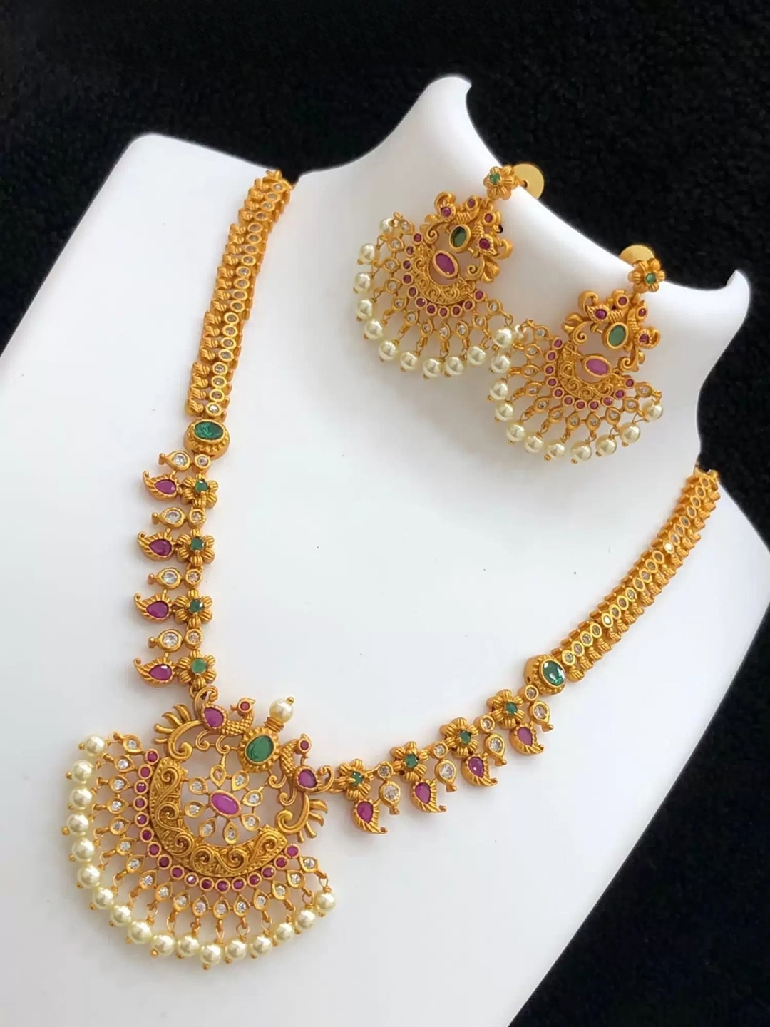 

Rangrozo Jewellery Gold-Plated Stone-Studded & Beaded Jewellery Set