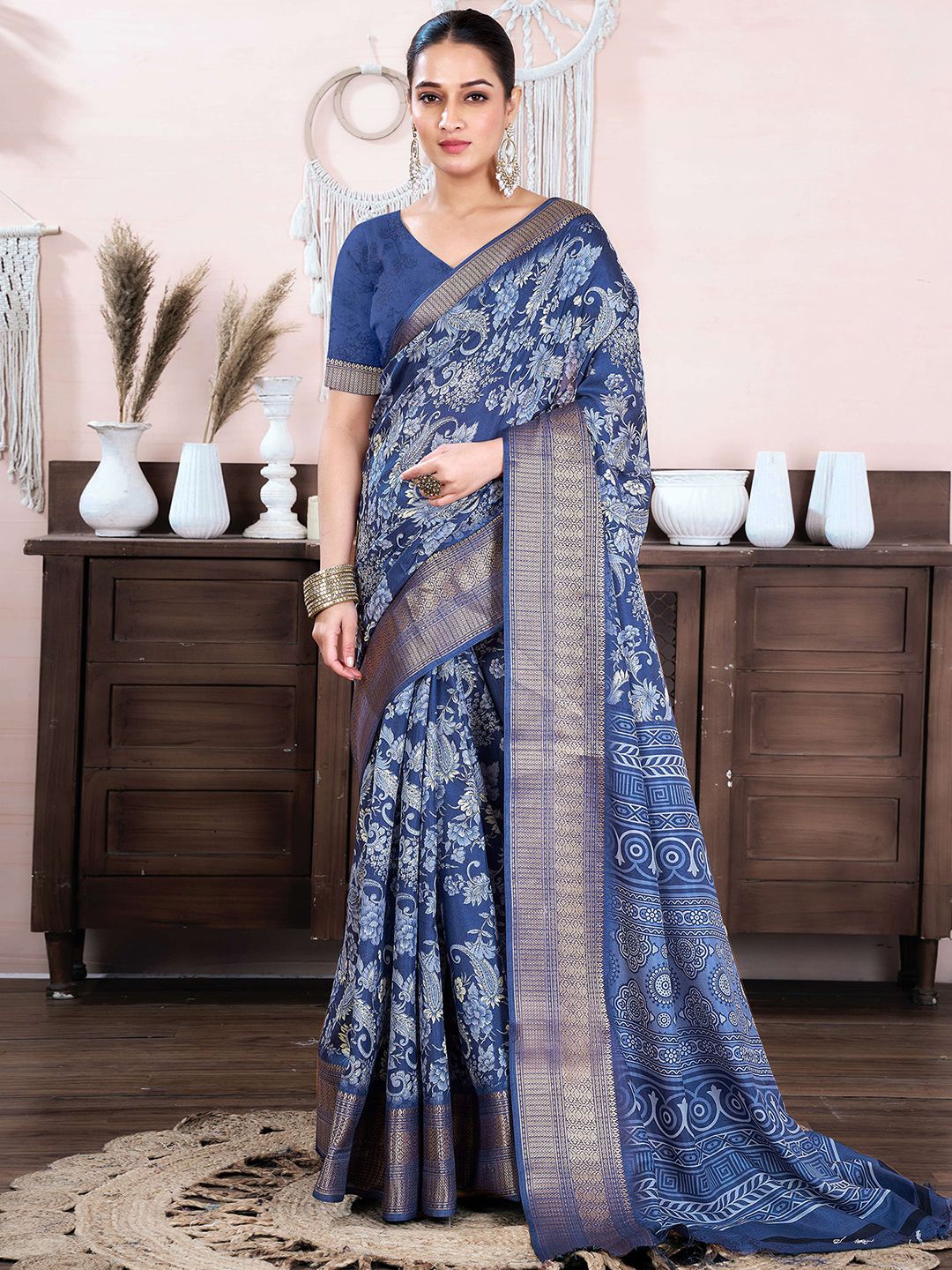 

DIVASTRI Floral Zari Silk Blend Saree, Blue
