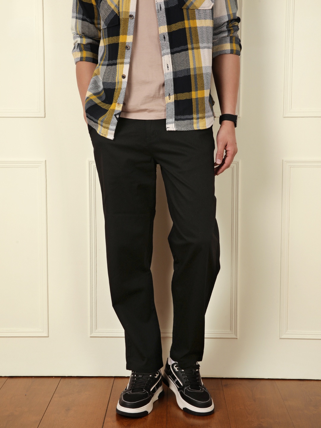 

WROGN Men Loose Fit Trousers, Black