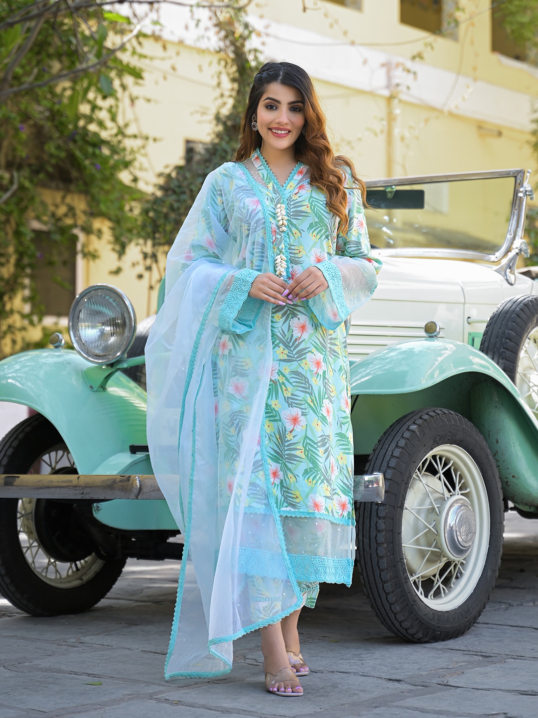 

Divena Women Floral Printed Regular Sequinned Kurta with Trousers & With Dupatta, Sea green