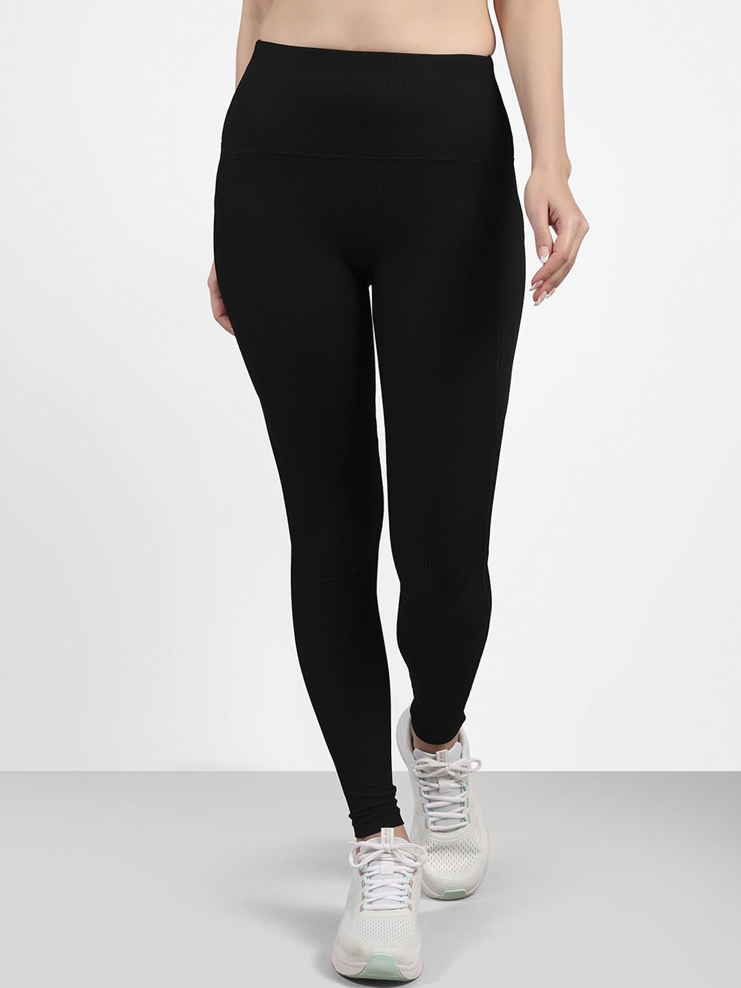 

Skechers Women Vertical Pattern Leggings, Black