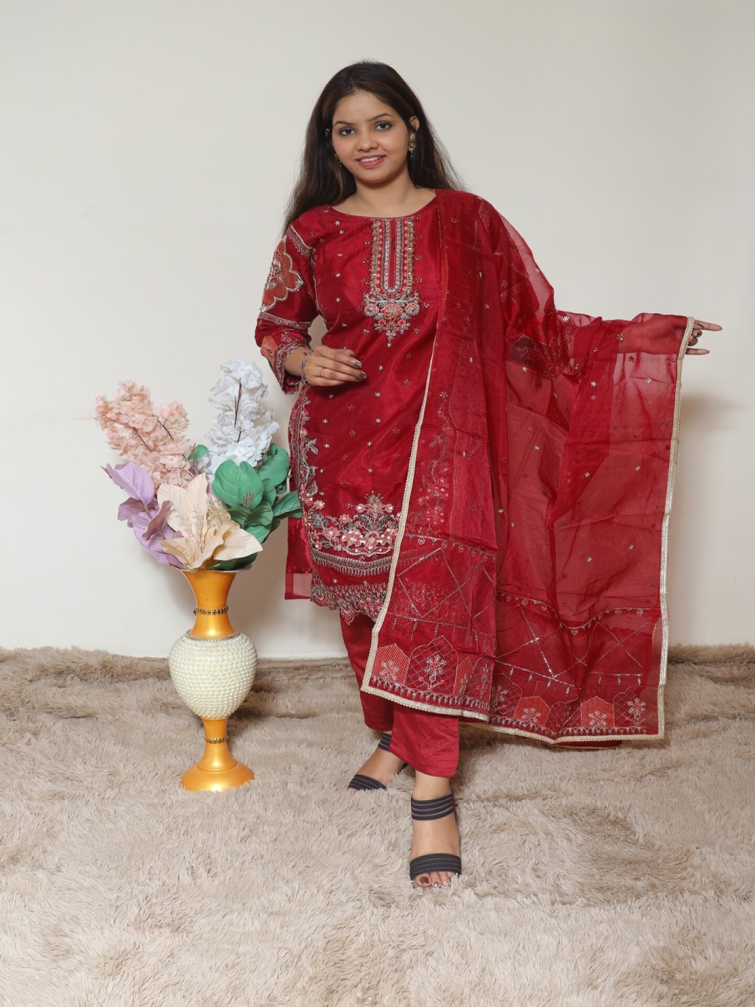 

Wavy Collection Women Paisley Embroidered Regular Kurta with Trousers & With Dupatta, Red