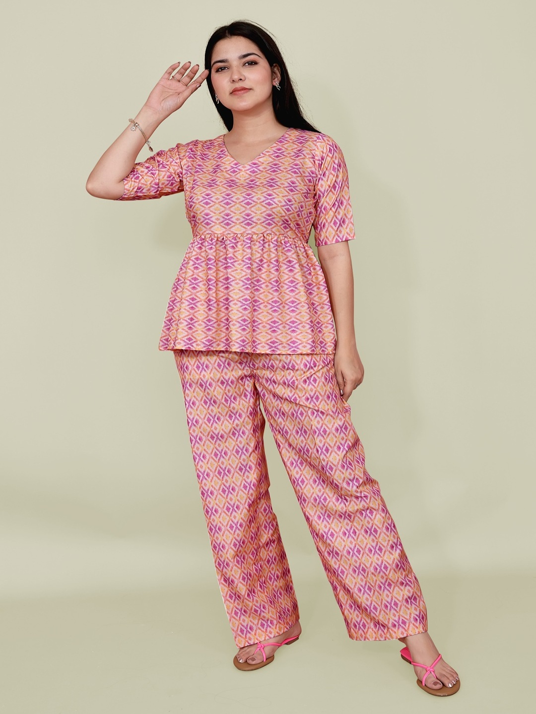 

Kaajal by Vidhi Geometric Printed V-Neck Top With Palazzo, Pink