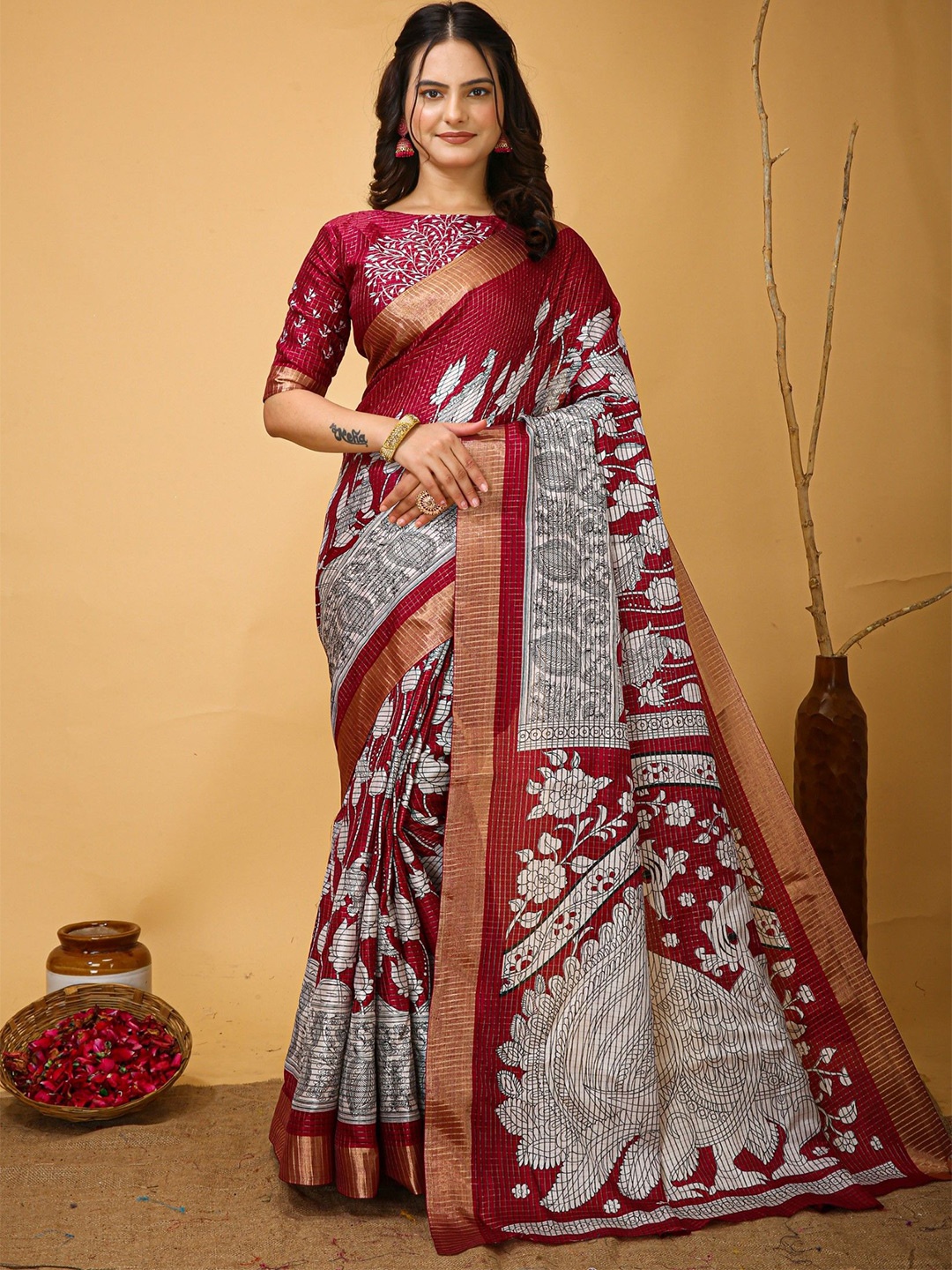 

Rangtulika Ethnics Floral Zari Saree, Maroon