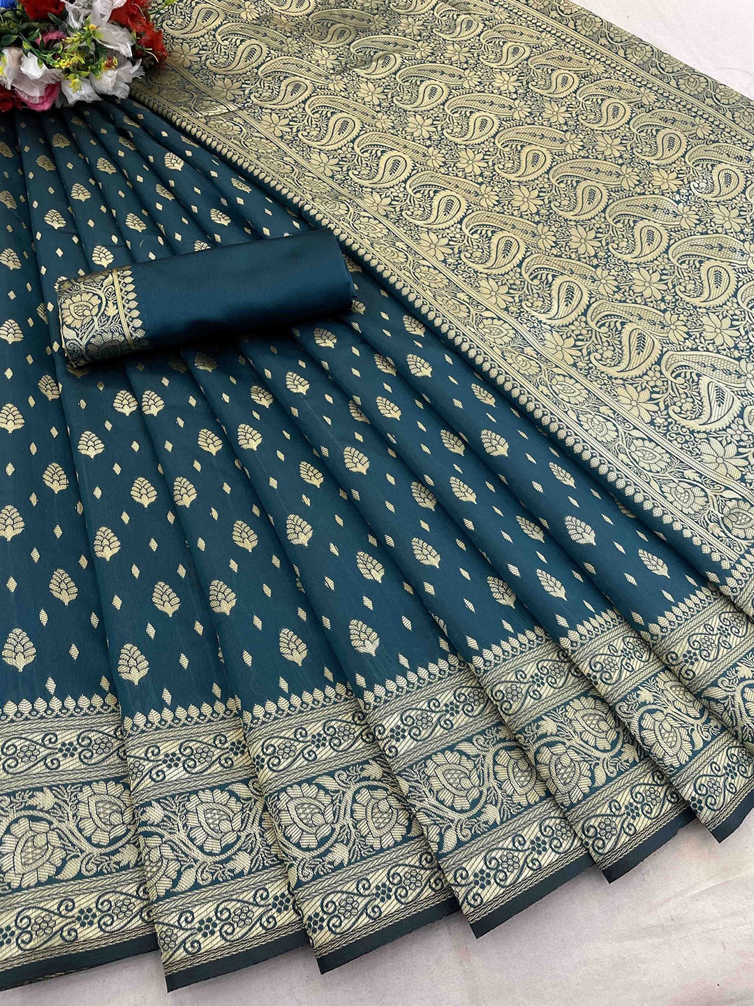 

DIVASTRI Woven Design Zari Silk Blend Banarasi Saree, Teal