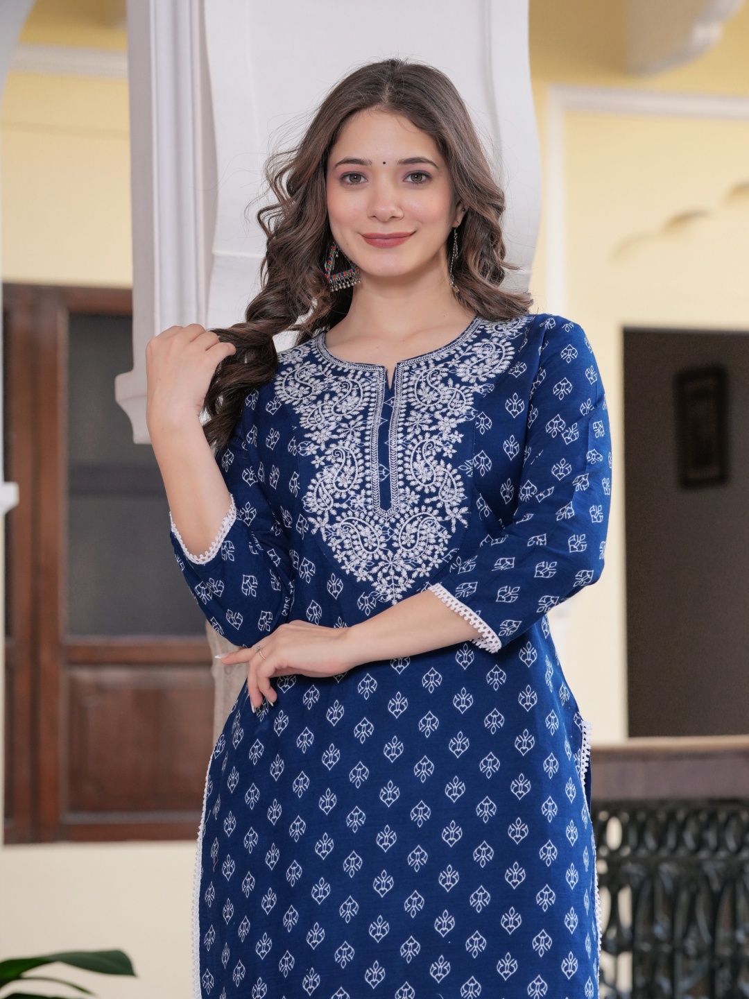 

PHYSIL Women Floral Embroidered Sequinned Floral Kurta, Blue