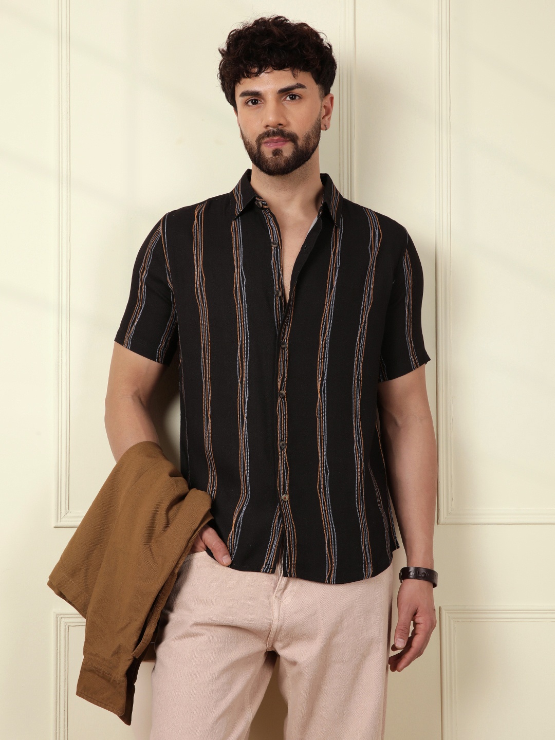 

WROGN Men Comfort Opaque Printed Casual Shirt, Black