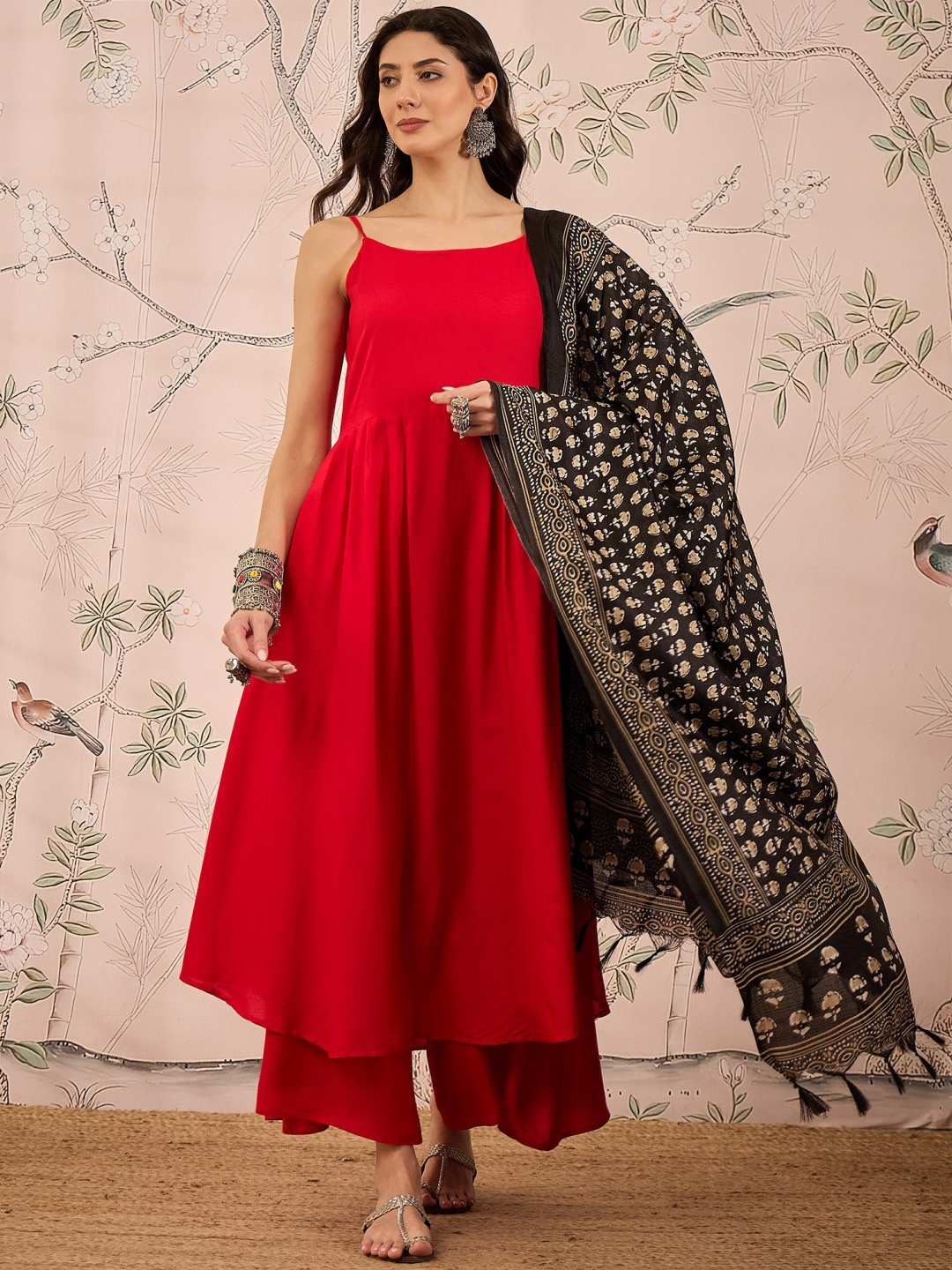 

InWeave Women Floral Regular Kurta with Palazzos & With Dupatta, Red