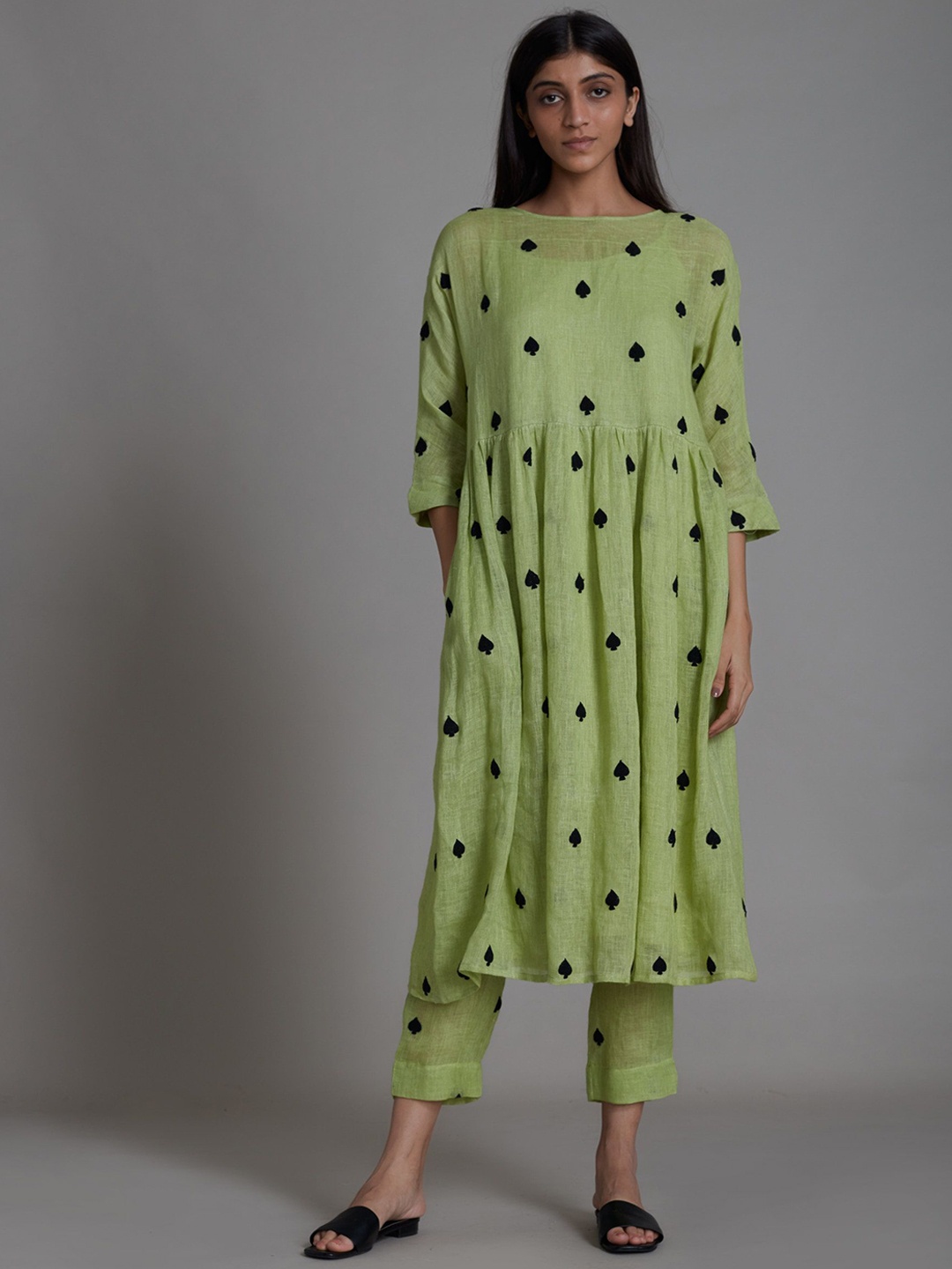 

MATI Women Floral Printed Comfort High-Rise Culottes Trousers, Green