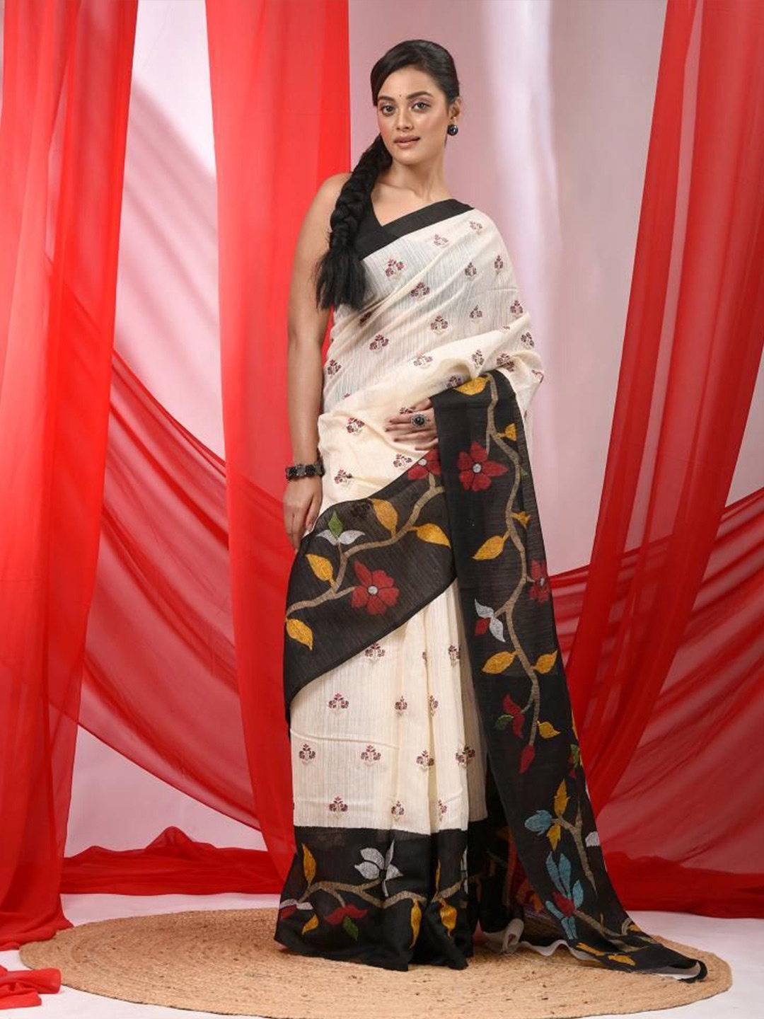 

VIBHAVARI Ethnic Motifs Silk Blend Saree, Off white