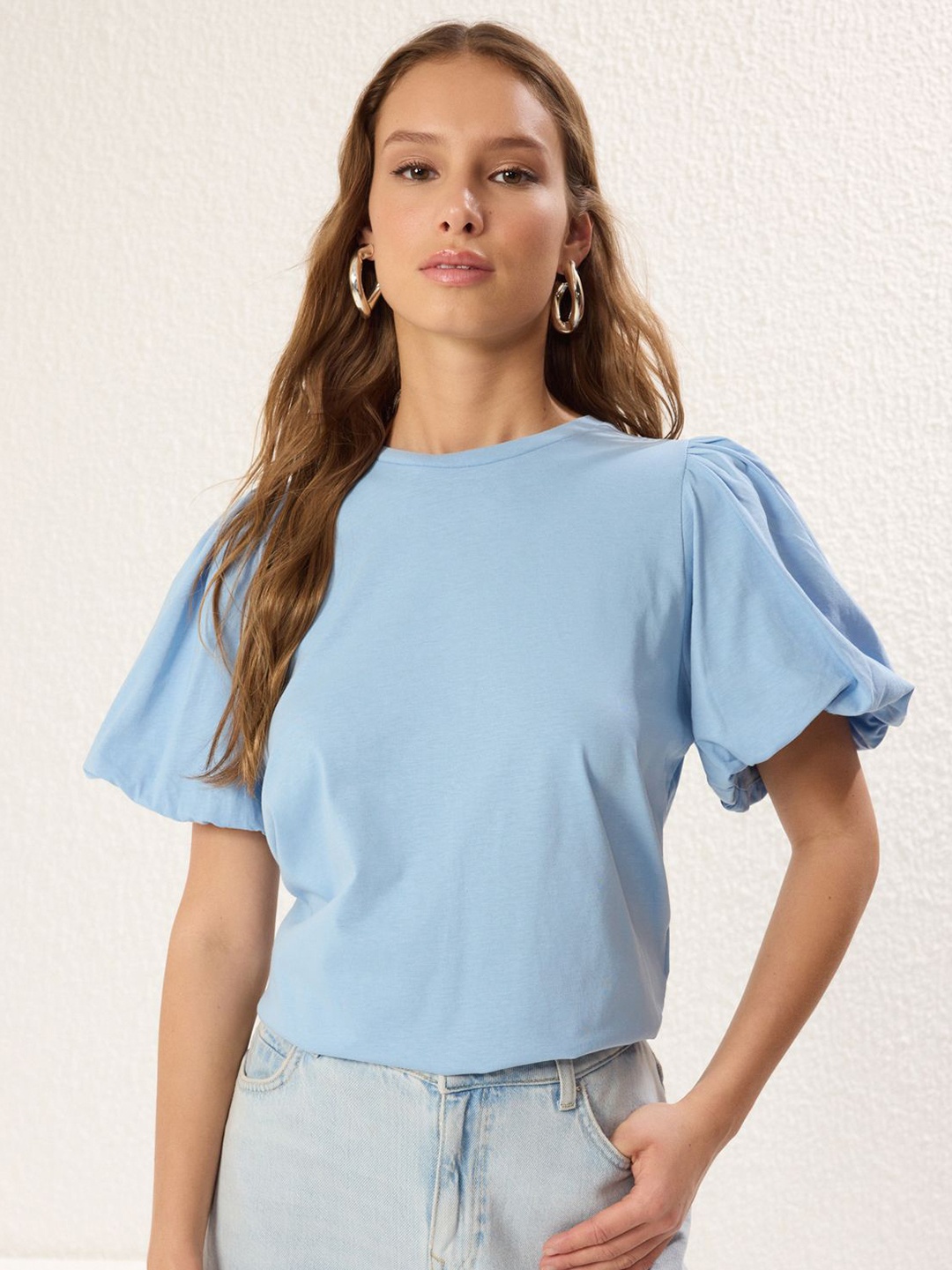 

Trendyol Women V-Neck Drop-Shoulder Sleeves Pockets T-shirt, Na