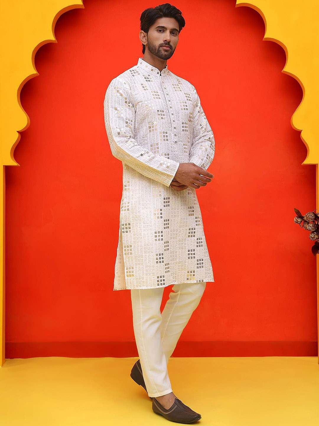 

Jompers Men Embroidered Regular Sequinned Kurta with Pyjamas, White