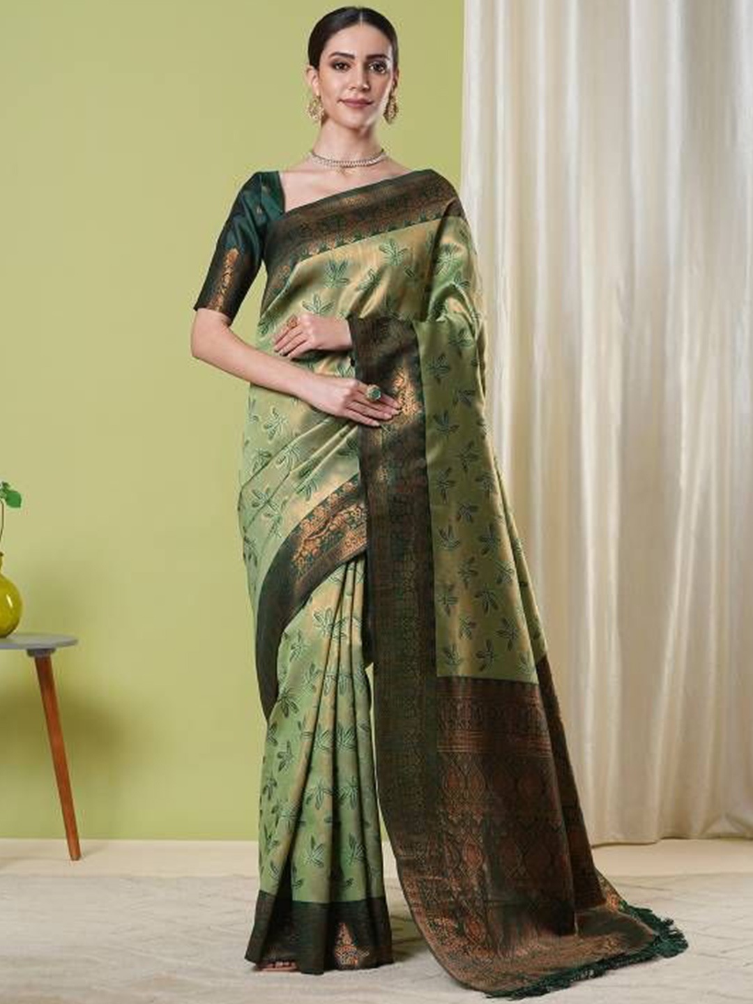 

HERE&NOW Floral Zari Art Silk Banarasi Saree, Green