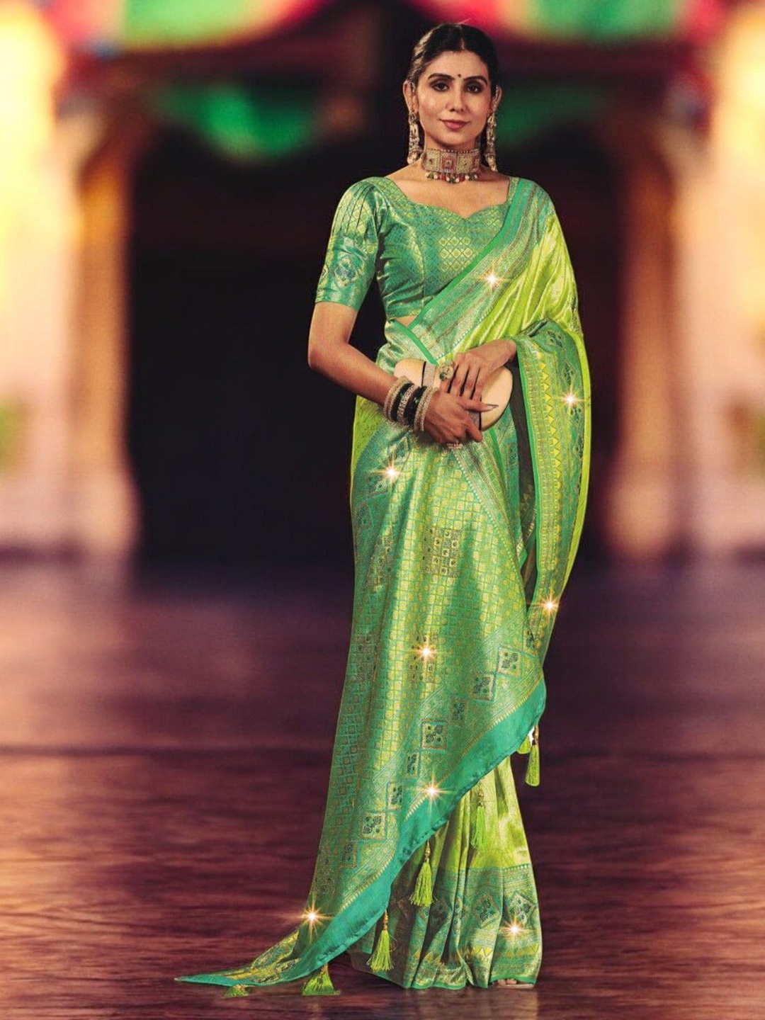 

SHOPPKEE Woven Design Zari Silk Blend Banarasi Saree, Green