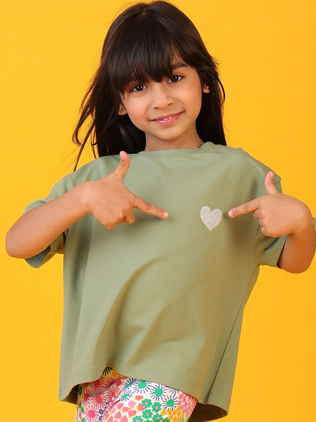 

Anthrilo Girls Printed Pockets T-shirt, Olive