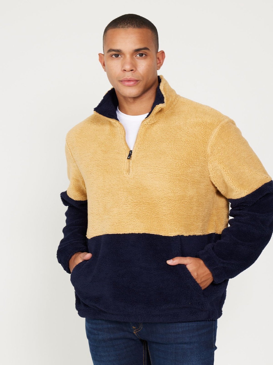 

ALTINYILDIZ CLASSICS AC Co. Men Colourblocked Sweatshirt, Na
