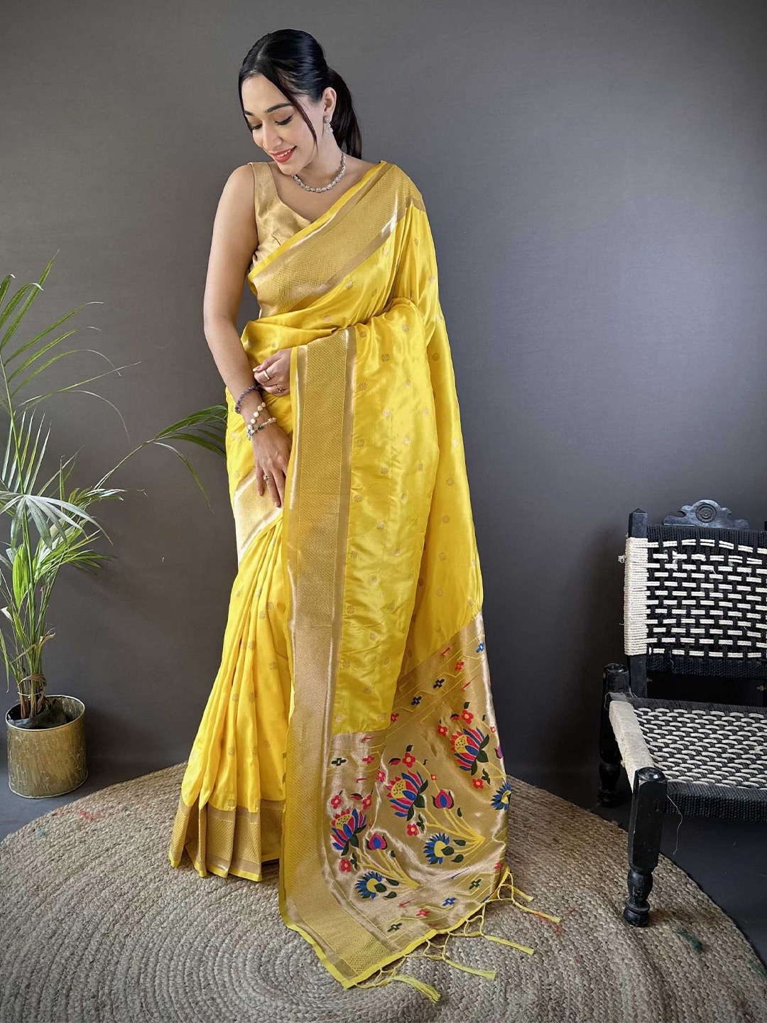 

Panzora Woven Design Zari Silk Blend Paithani Saree, Yellow
