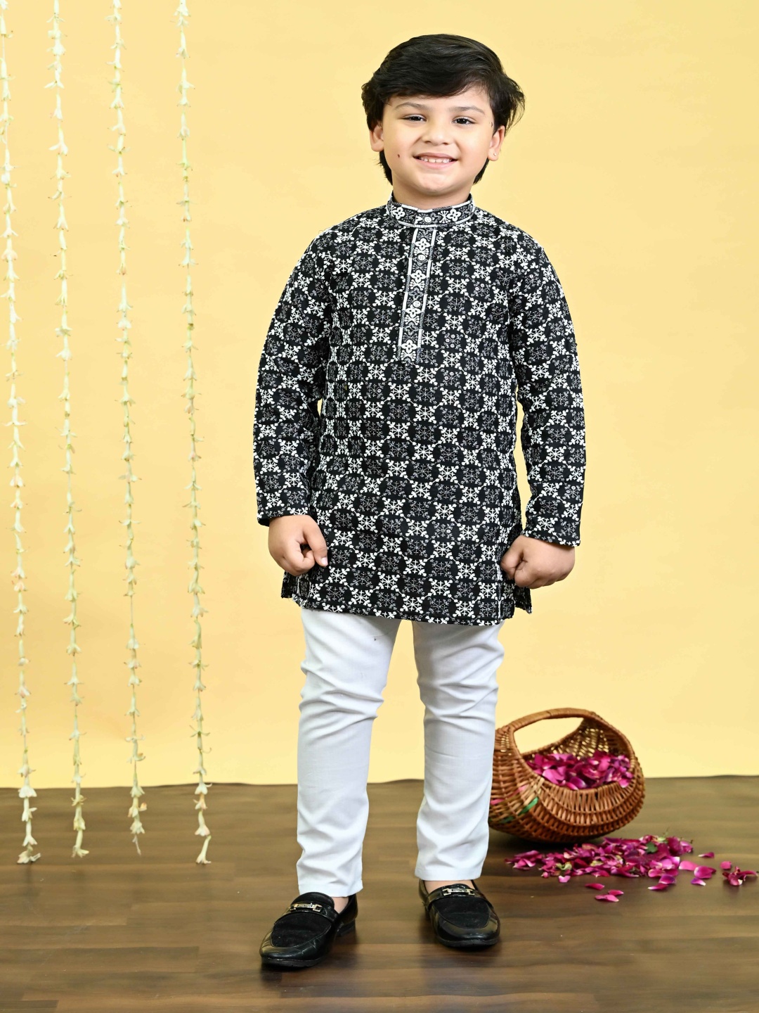 

BT DEZINES Boys Embroidered Regular Sequinned Kurta with Pyjamas, Black