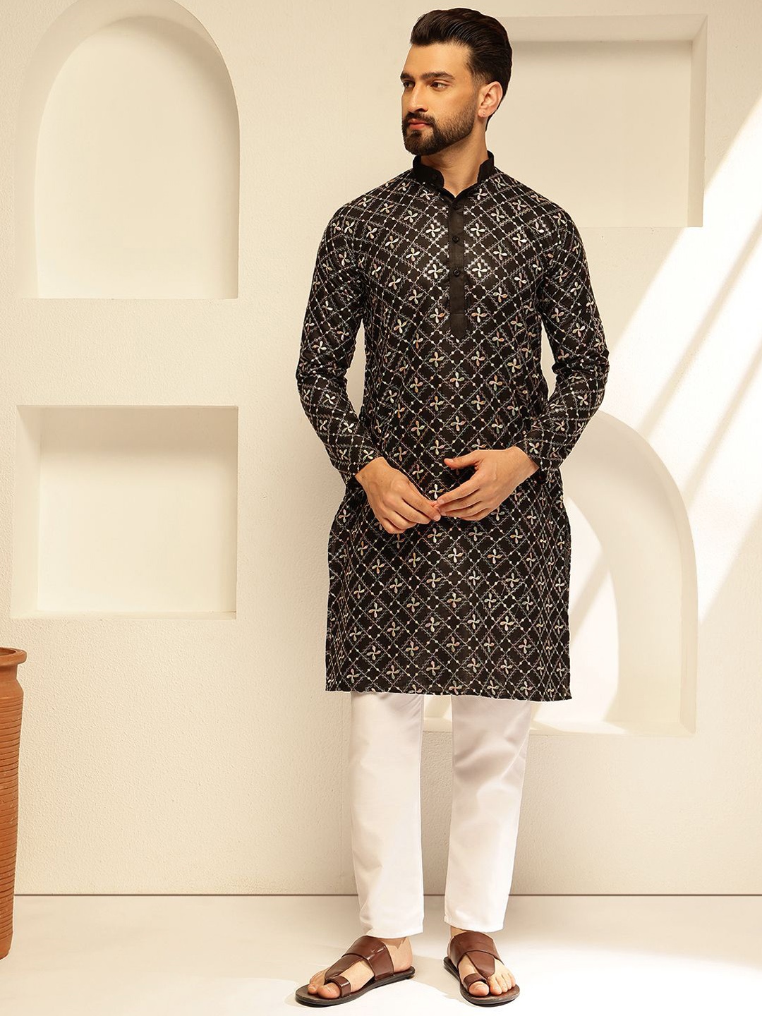

SOJANYA Men Floral Embroidered Regular Thread Work Kurta with Pyjamas, Black