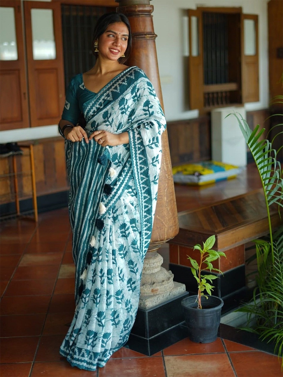 

LeeliPeeri Designer Floral Chanderi Saree, Teal