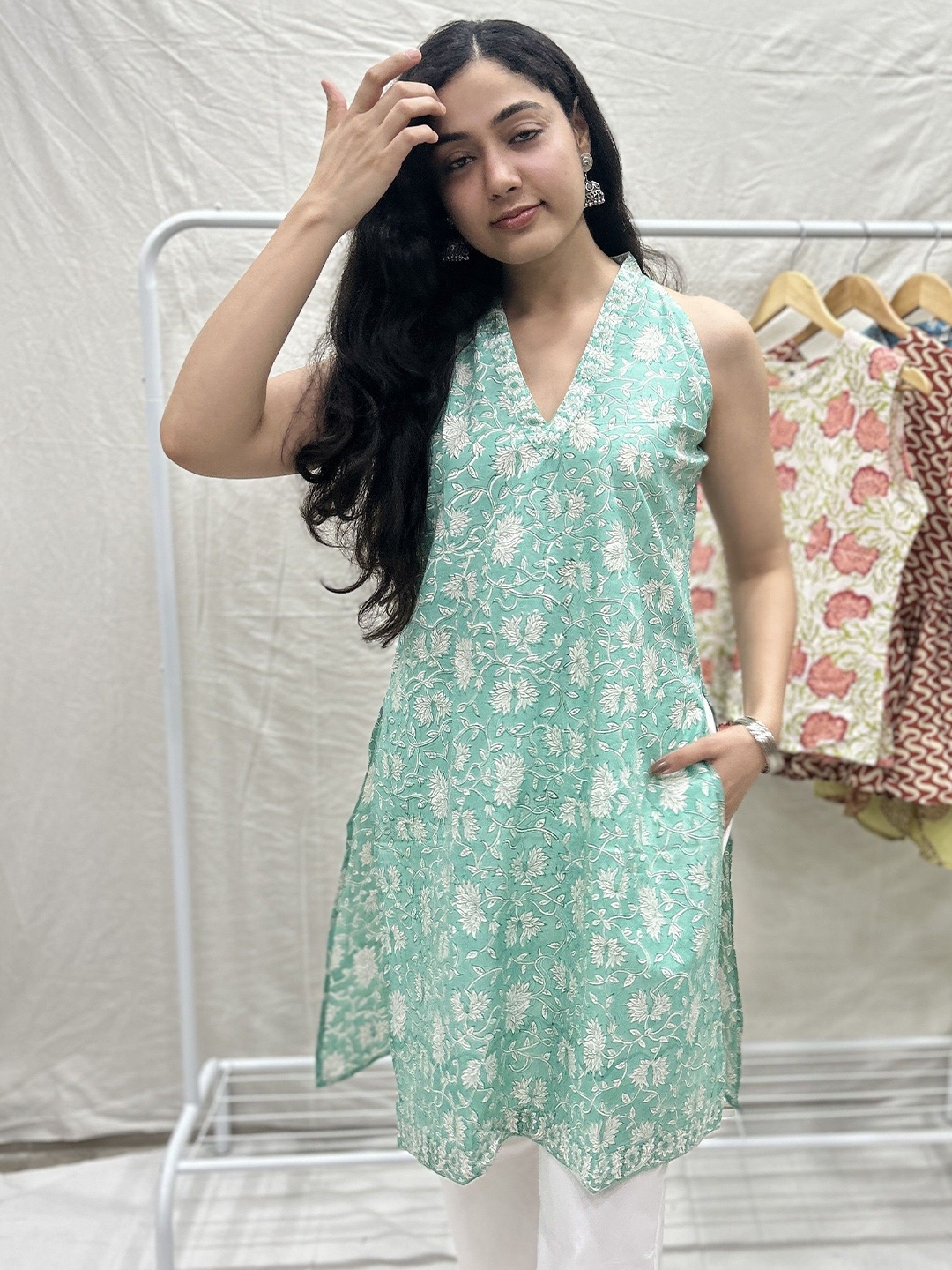 

GOODHAND Floral Printed Halter Neck Kurta, Green