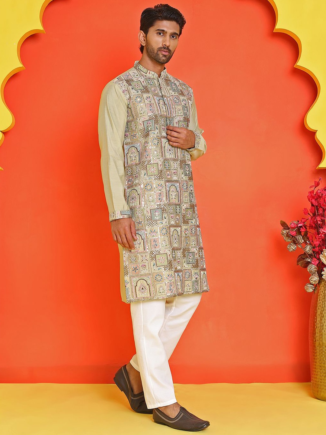

Jompers Men Floral Embroidered Regular Thread Work Kurta with Pyjamas, Green