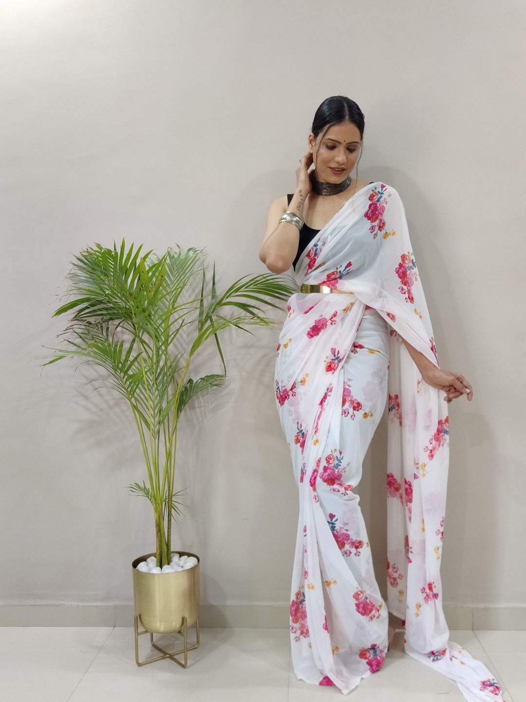 

Rangtulika Ethnics Floral Poly Georgette Saree, White