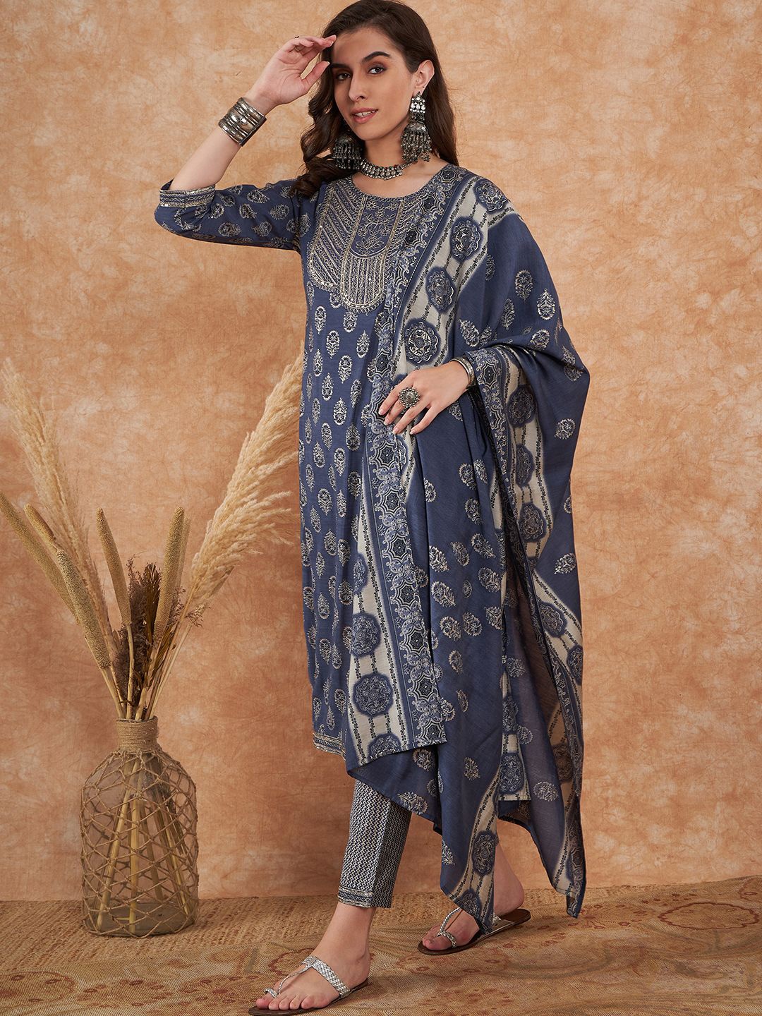 

HERE&NOW Women Floral Printed Regular Kurta with Trousers & With Dupatta, Blue