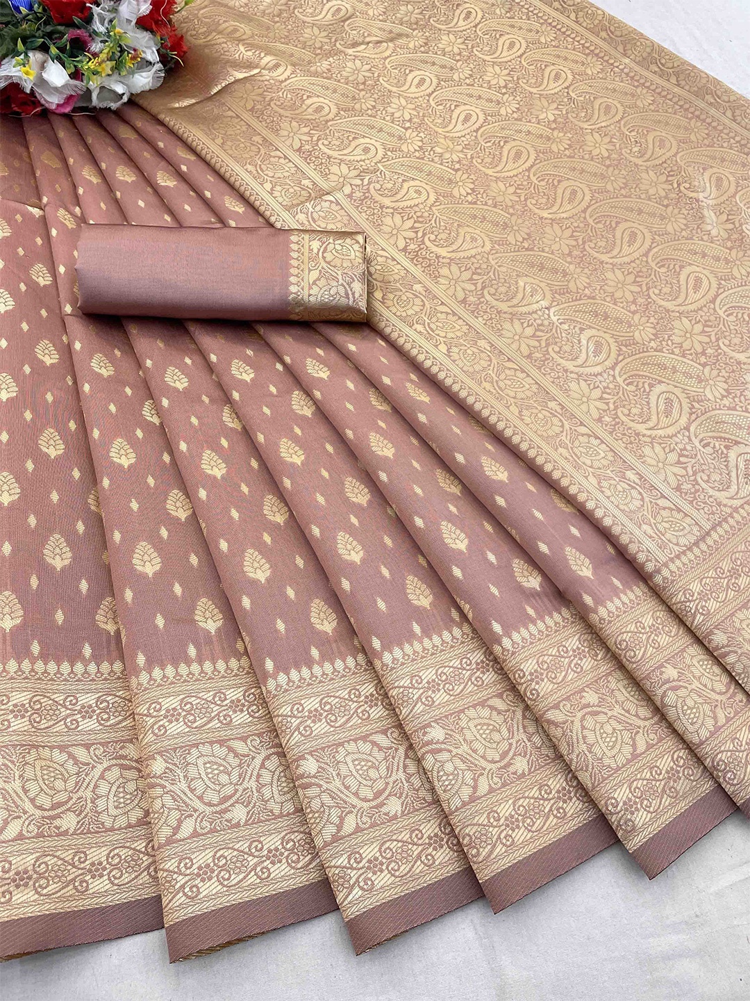 

DIVASTRI Woven Design Zari Silk Blend Banarasi Saree, Mauve