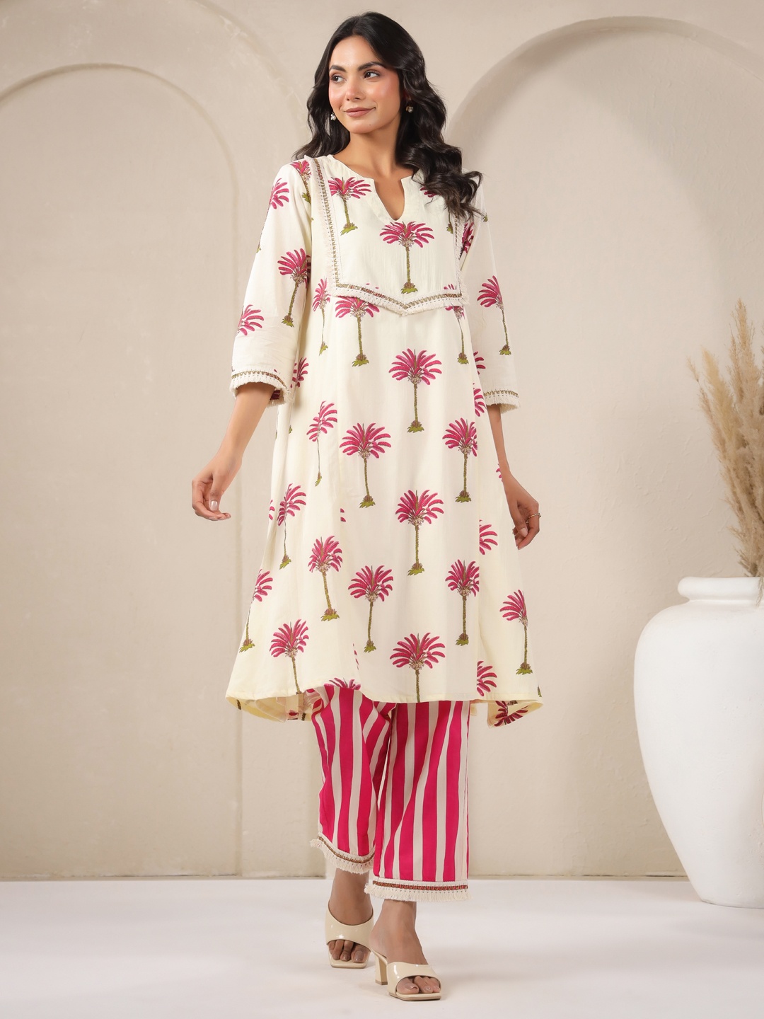 

Jaipur Morni Women Floral Printed Regular Pure Cotton Kurta with Trousers, Cream