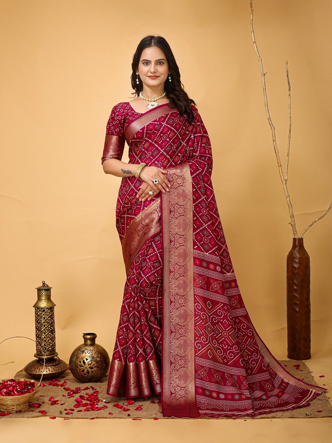 

Rangtulika Ethnics Bandhani Zari Saree, Red