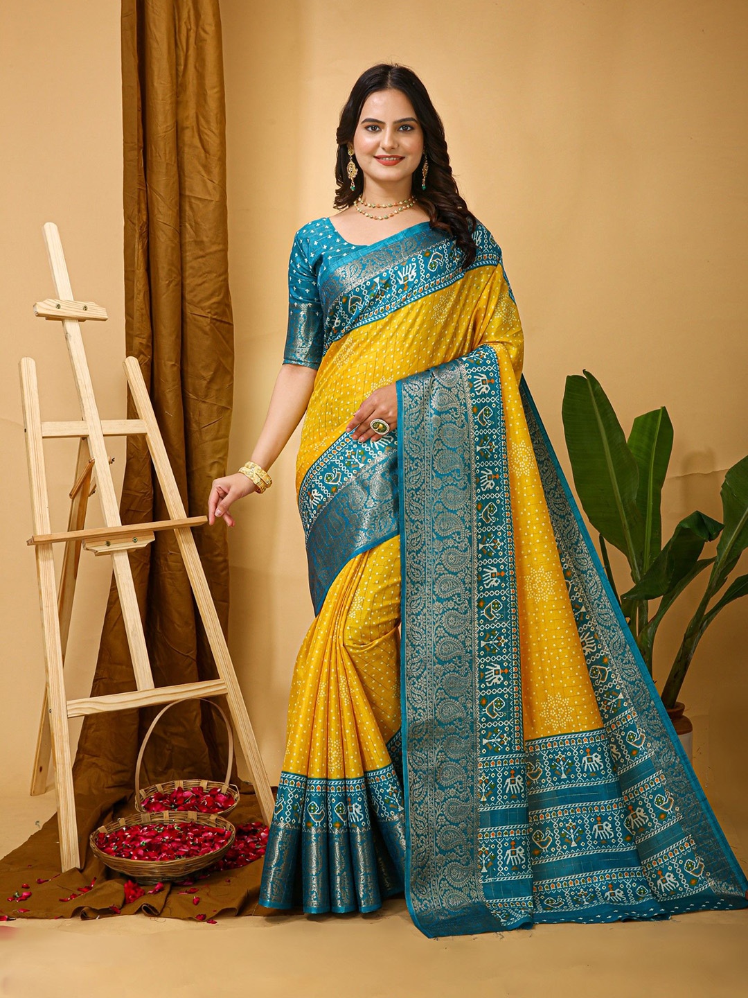 

Rangtulika Ethnics Woven Design Zari Saree, Yellow
