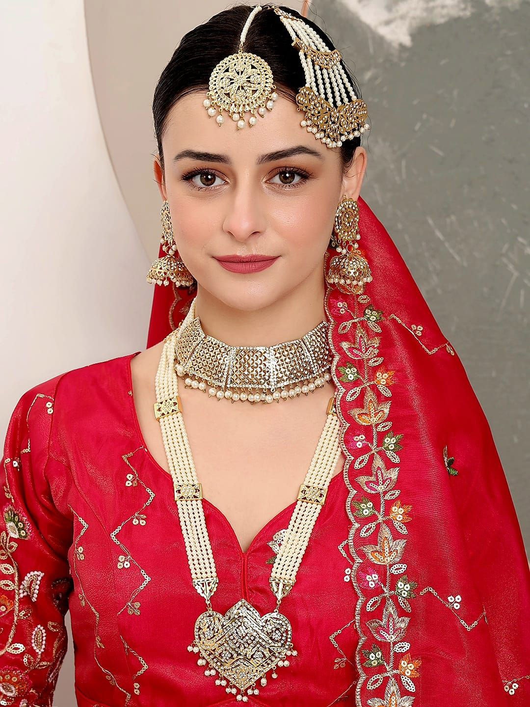 

Zhouse Gold-Plated Stone Studded & Beaded Jewellery Set