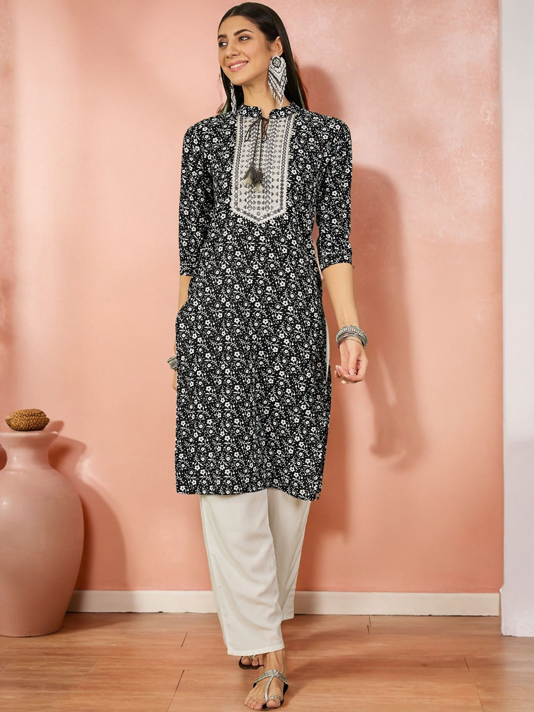 

Sangria Floral Printed Organic Cotton Straight Kurta, Black